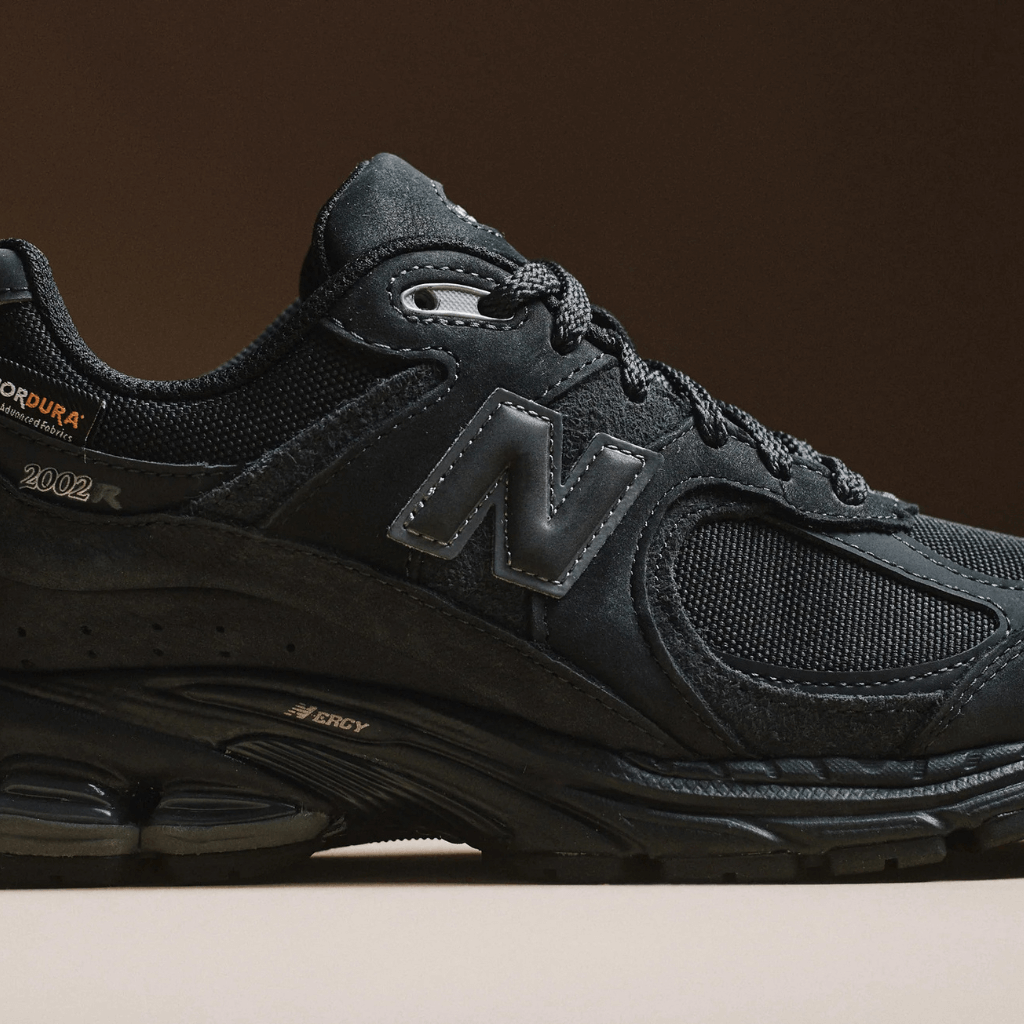TENIS NEW BALANCE 2002R CORDURA PACK PHANTOM BLACK NEGROS