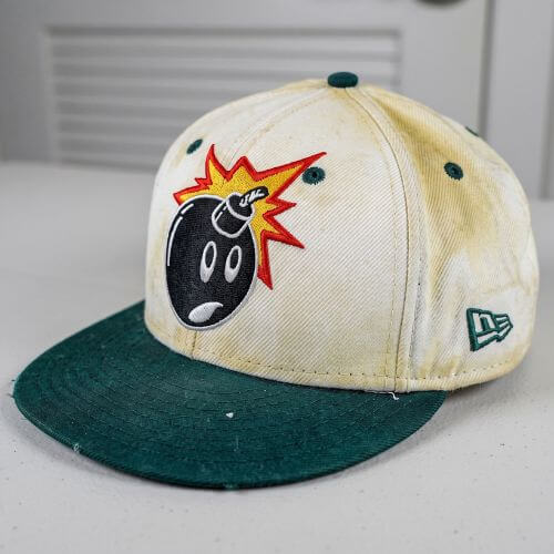 Gorras sucias antes de limpiarlas