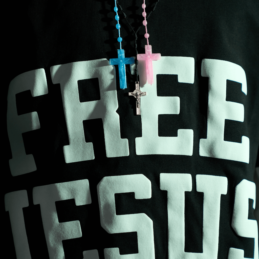 SINNERS FREE JESUS CAMISETA OVERSIZE NEGRA