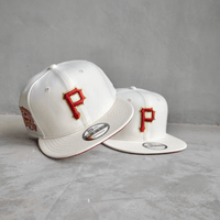 NEW ERA 9FIFTY MLB PITTSBURGH PIRATES CHROME COLLECTION GORRA AJUSTABLE BEIGE / ROJO