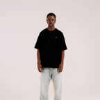 AURUM STARS I AURUM BLACK ON BLACK LINE CAMISETA OVERSIZED NEGRA