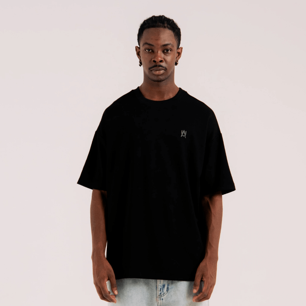 AURUM STARS I AURUM BLACK ON BLACK LINE CAMISETA OVERSIZED NEGRA