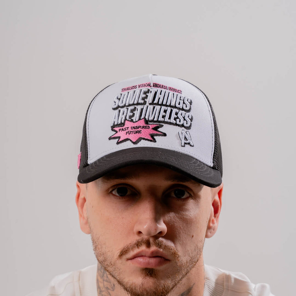 AURUM TIMELESS MAGAZINE GORRA AJUSTABLE BLANCA