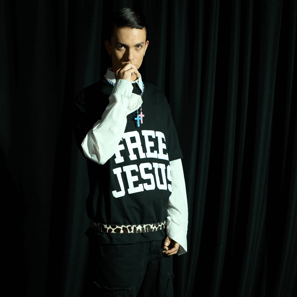 SINNERS FREE JESUS CAMISETA OVERSIZE NEGRA