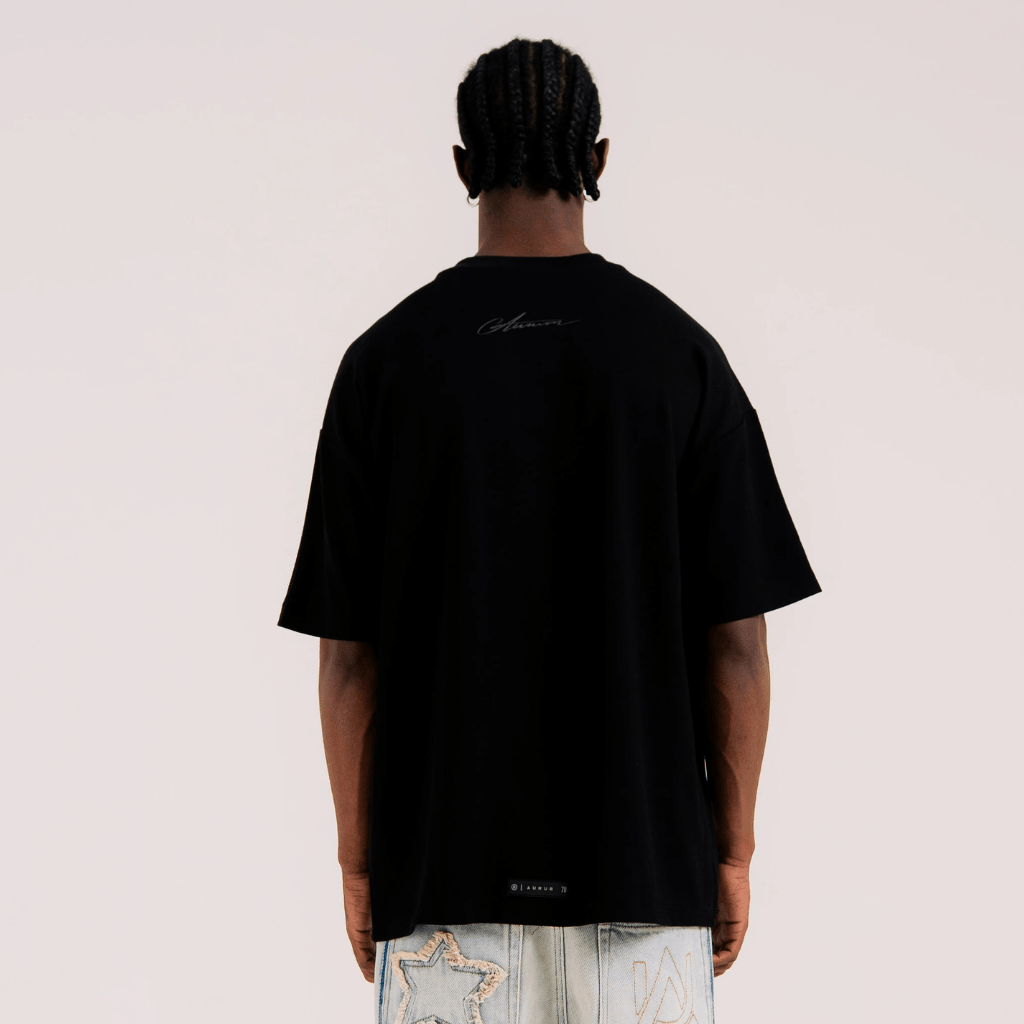 AURUM STARS I AURUM BLACK ON BLACK LINE CAMISETA OVERSIZED NEGRA