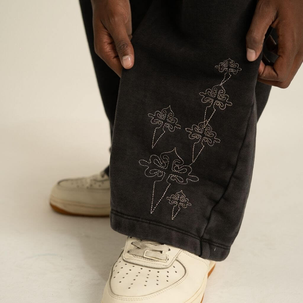 AP CROWN FIAT LUX PERPETUA JOGGER OVERSIZE NEGRO