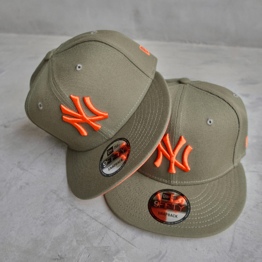 NEW ERA 9FIFTY MLB NY YANKEES NEYYACO OLIVE GORRA AJUSTABLE VERDE