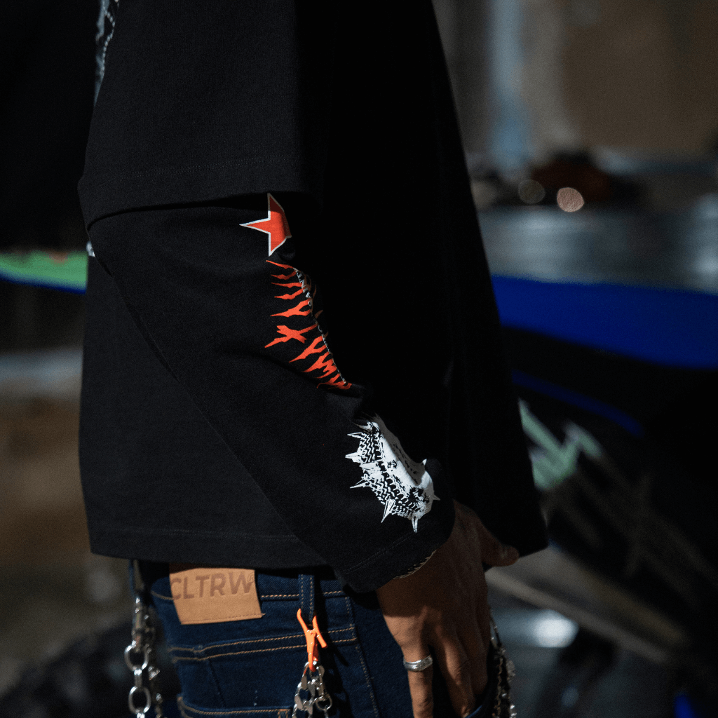 CULTUREWISE TWO STROKE SAINTS CAMISETA MANGA LARGA OVERSIZED RACING NEGRA