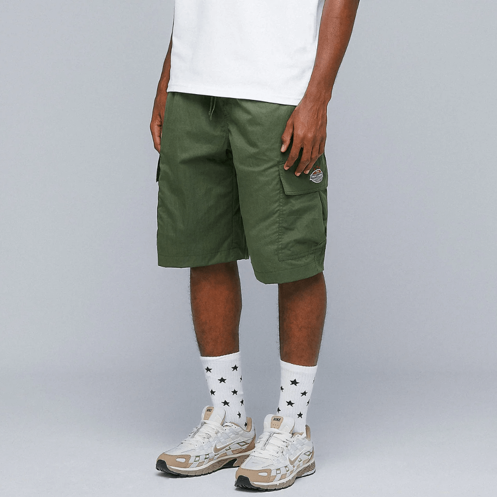 TRUE PARACHUTE BERMUDA SHORTS VERDES