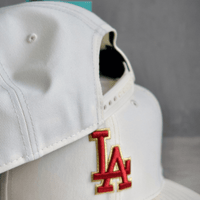 NEW ERA 9FIFTY MLB LA DODGERS CHROME COLLECTION GORRA AJUSTABLE BEIGE / ROJO