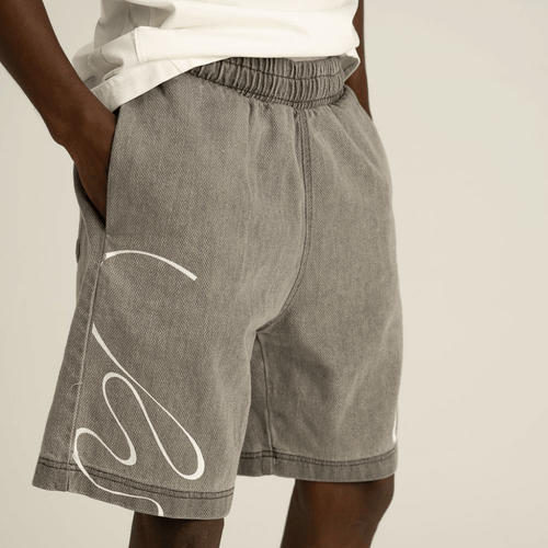 AP CROWN HIDDEN DEPTHS RIVER SHORT OVERSIZE GRIS
