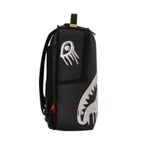 MORRAL SPRAYGROUND METALLIC DRIP SHARK DLXSV NEGRO