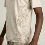 AP CROWN HILOS SAGRADOS AKIR CAMISETA REGULAR NEGRA/ARENA