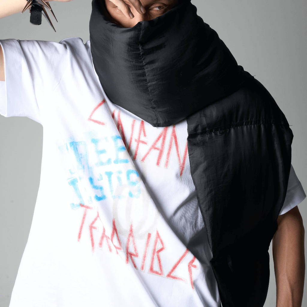SINNERS FREE JESUS L'ENFANT MONOGRAM CAMISETA OVERSIZE BLANCA