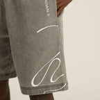 AP CROWN HIDDEN DEPTHS RIVER SHORT OVERSIZE GRIS