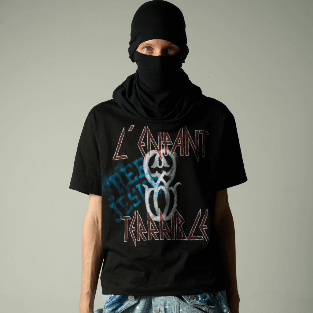 SINNERS FREE JESUS L'ENFANT MONOGRAM CAMISETA OVERSIZE NEGRA