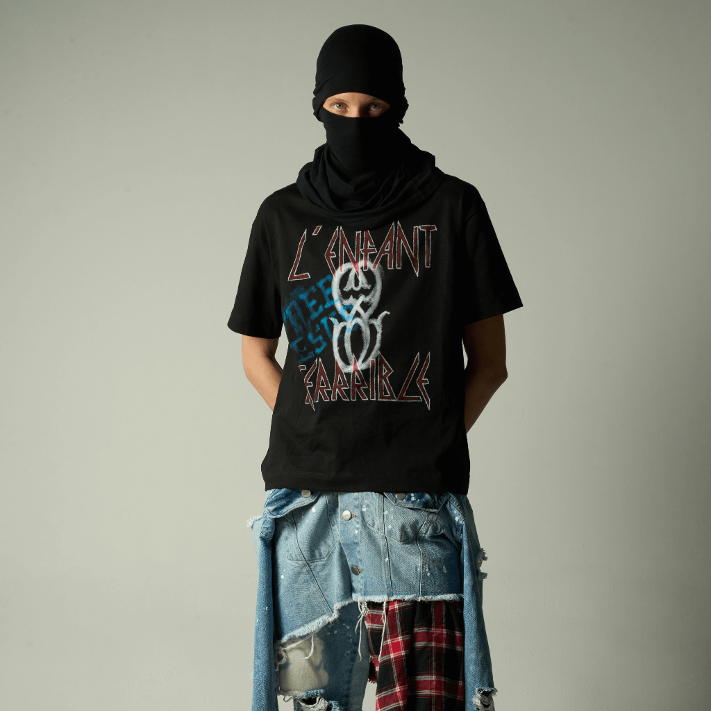 SINNERS FREE JESUS L'ENFANT MONOGRAM CAMISETA OVERSIZE NEGRA