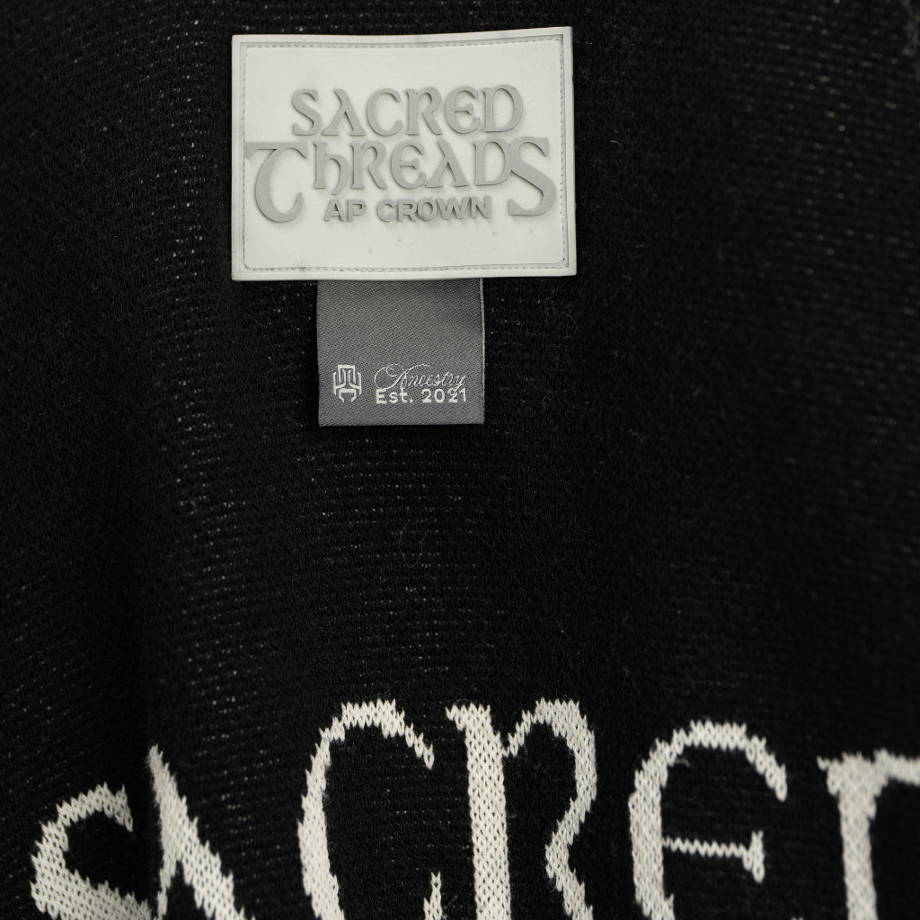 AP CROWN HILOS SAGRADOS ZOHA CAMISETA REGULAR NEGRA