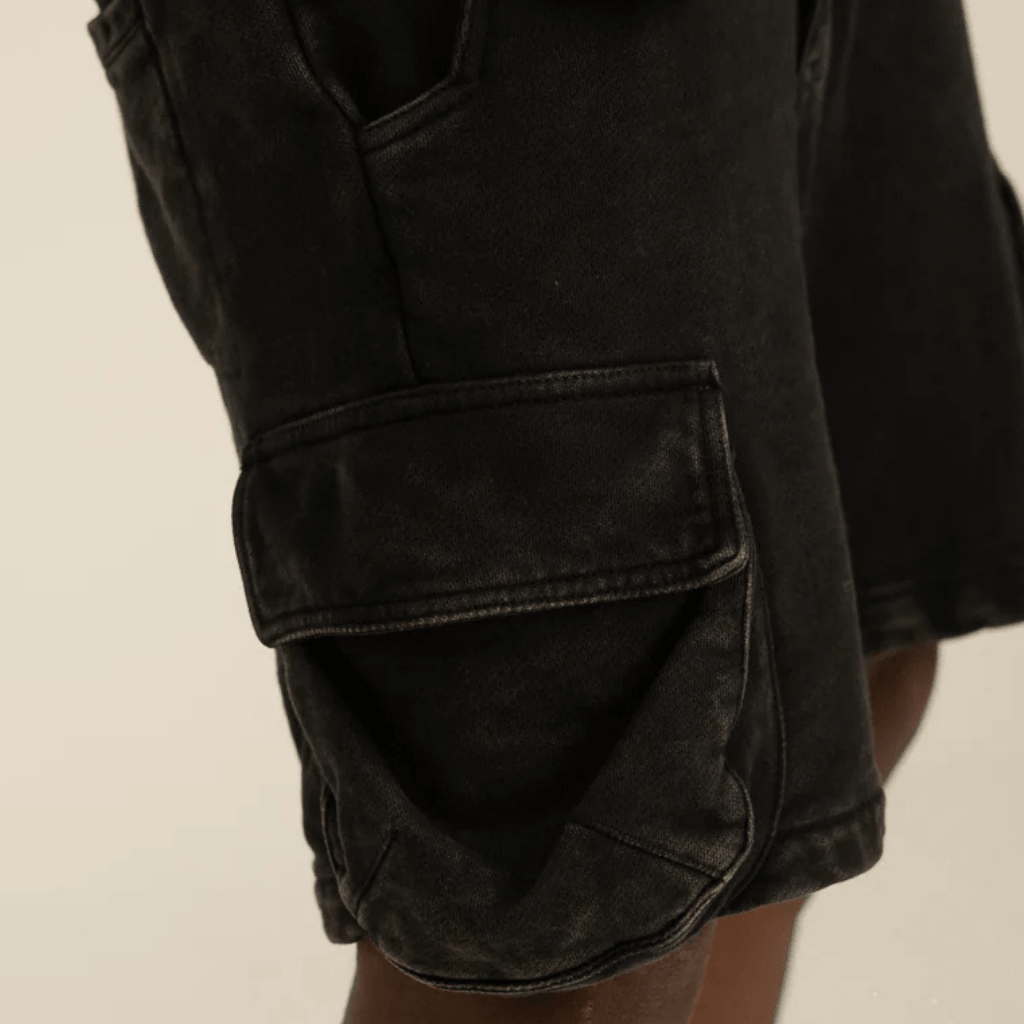 AP CROWN FIAT LUX SURSUM SHORT OVERSIZE NEGRO