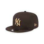 NEW ERA 9FIFTY MLB NEW YORK YANKEES ESSENTIAL COLLECTION GORRA AJUSTABLE CAFE