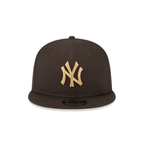 NEW ERA 9FIFTY MLB NEW YORK YANKEES ESSENTIAL COLLECTION GORRA AJUSTABLE CAFE