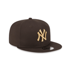 NEW ERA 9FIFTY MLB NEW YORK YANKEES ESSENTIAL COLLECTION GORRA AJUSTABLE CAFE