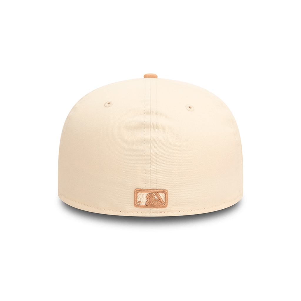NEW ERA 59FIFTY MLB NEW YORK YANKEES SIDE PATCH GORRA CERRADA BEIGE