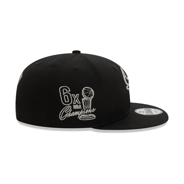 NEW ERA 9FIFTY NBA CHICAGO BULLS METALLIC OUTLINE GORRA AJUSTABLE NEGRA