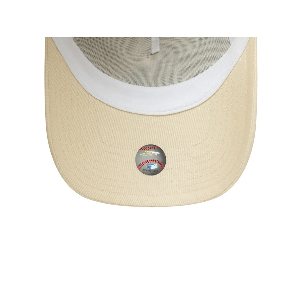 NEW ERA 9FORTY MLB NEW YORK YANKEES LEAGUE ESSENTIAL GORRA AJUSTABLE BEIGE