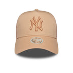 NEW ERA 9FORTY MLB NEW YORK YANKEES LEAGUE ESSENTIALS GORRA TRUCKER AJUSTABLE ROSA