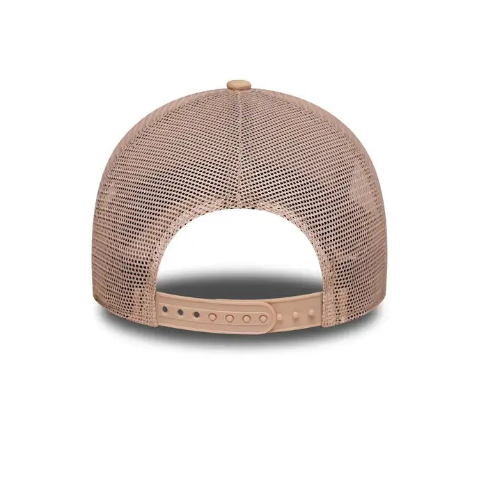 NEW ERA 9FORTY MLB NEW YORK YANKEES LEAGUE ESSENTIALS GORRA TRUCKER AJUSTABLE ROSA