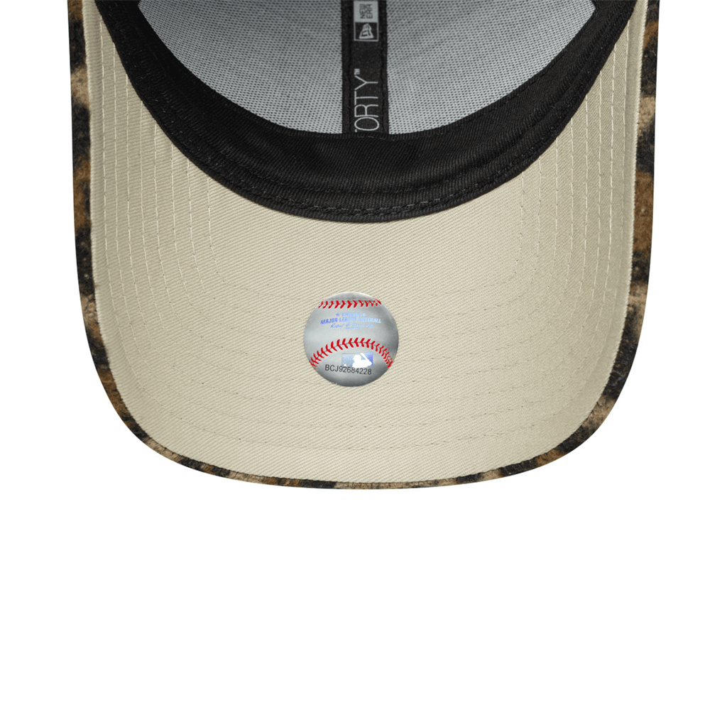 NEW ERA 9FORTY MLB NEW YORK YANKEES COSY LEOPARD GORRA AJUSTABLE CAFE