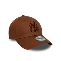 NEW ERA 9FORTY MLB NEW YORK YANKEES LEAGUE ESSENTIALS GORRA AJUSTABLE CAFE