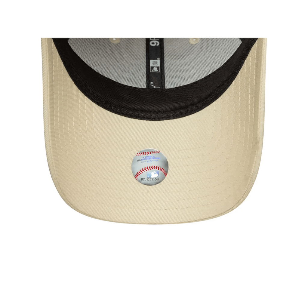 NEW ERA 9FORTY MLB NEW YORK YANKEES METALLIC LOGO GORRA AJUSTABLE BEIGE
