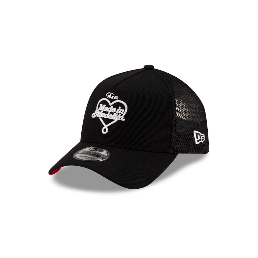 NEW ERA 9FORTY TRUE MADE IN MEDELLIN GORRA AJUSTABLE NEGRA