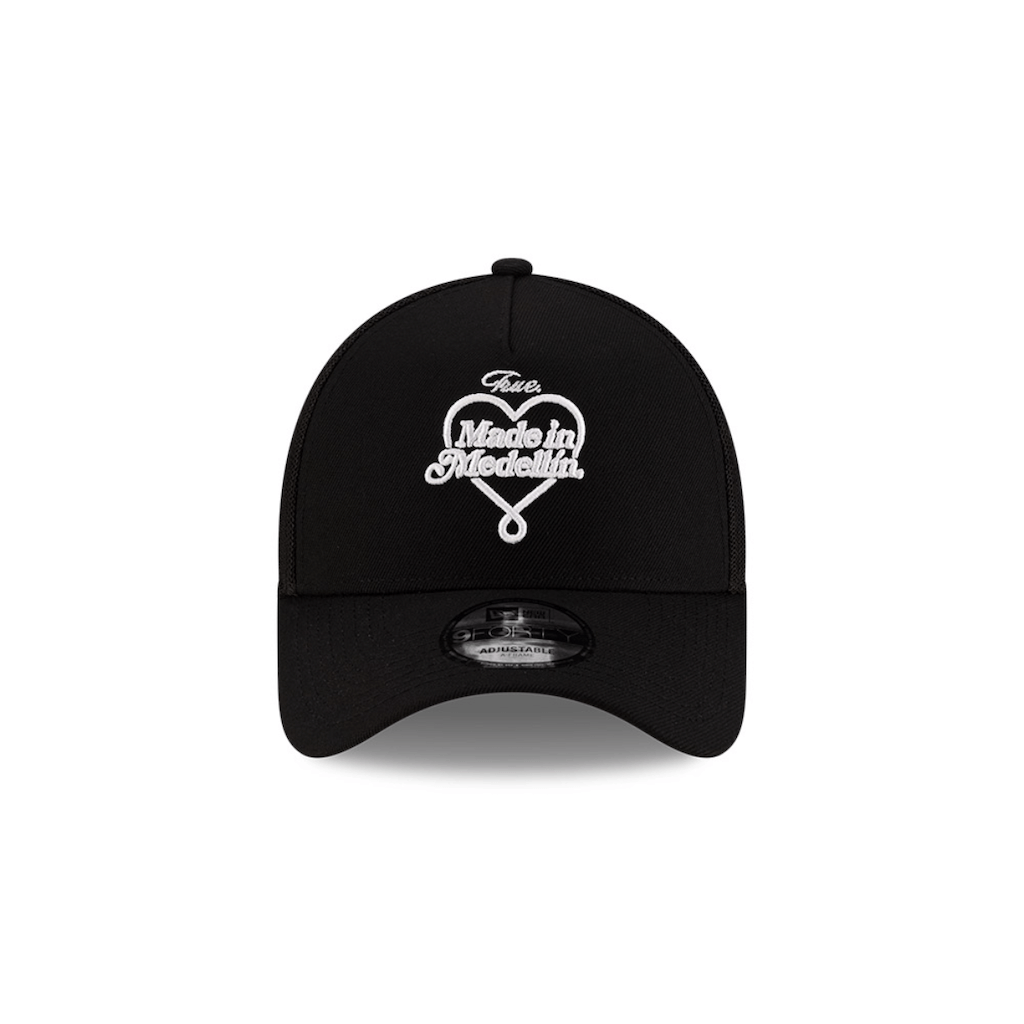 NEW ERA 9FORTY TRUE MADE IN MEDELLIN GORRA AJUSTABLE NEGRA