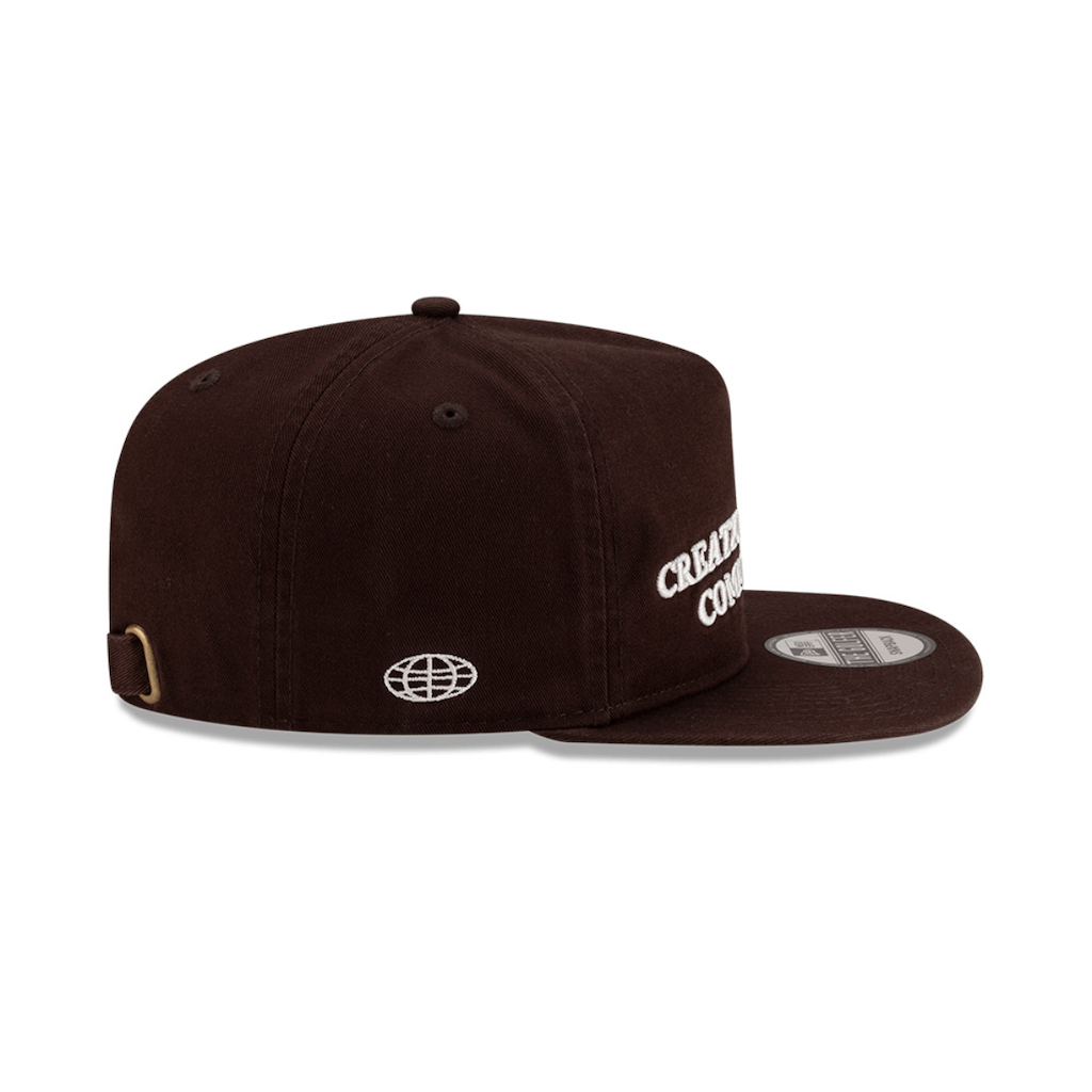 NEW ERA GOLFER TRUE CREATIVE GLOBLAL COMMUNITY GORRA AJUSTABLE CAFE