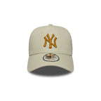 NEW ERA 9FORTY TRUCKER MLB NEW YORK YANKEES LEAGUE ESSENTIALS GORRA AJUSTABLE BEIGE