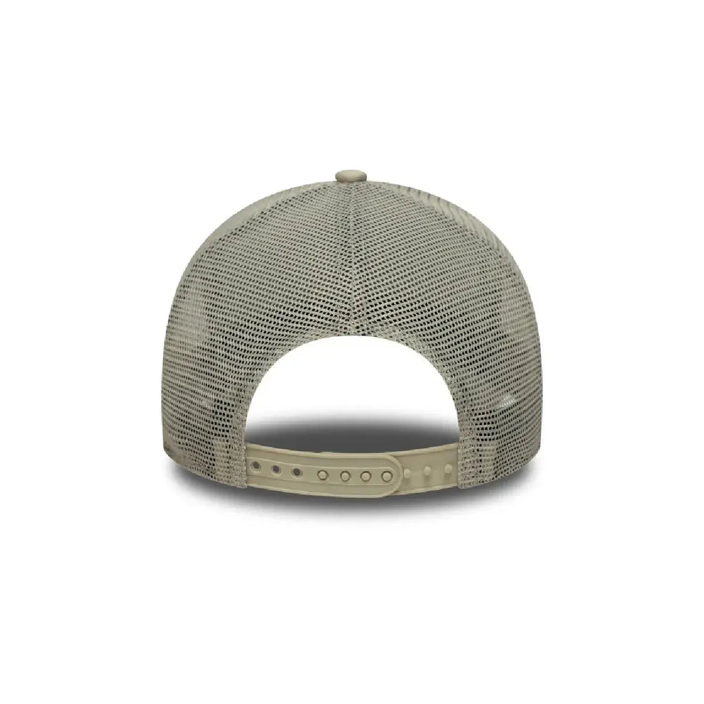 NEW ERA 9FORTY TRUCKER MLB NEW YORK YANKEES LEAGUE ESSENTIALS GORRA AJUSTABLE BEIGE