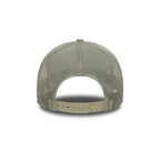 NEW ERA 9FORTY TRUCKER MLB NEW YORK YANKEES LEAGUE ESSENTIALS GORRA AJUSTABLE BEIGE