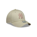 NEW ERA 9FORTY MLB NEW YORK YANKEES LOGO OUTLINE GORRA AJUSTABLE BEIGE