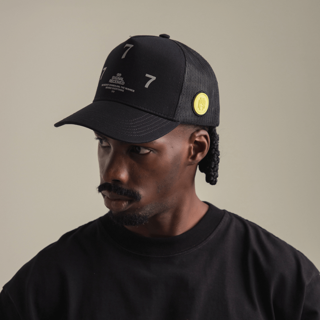 AP CROWN SIGNAL GORRA AJUSTABLE SIETE BLACK TRUCKER NEGRO