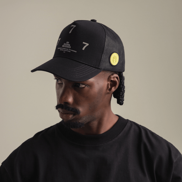 AP CROWN SIGNAL GORRA AJUSTABLE SIETE BLACK TRUCKER NEGRO