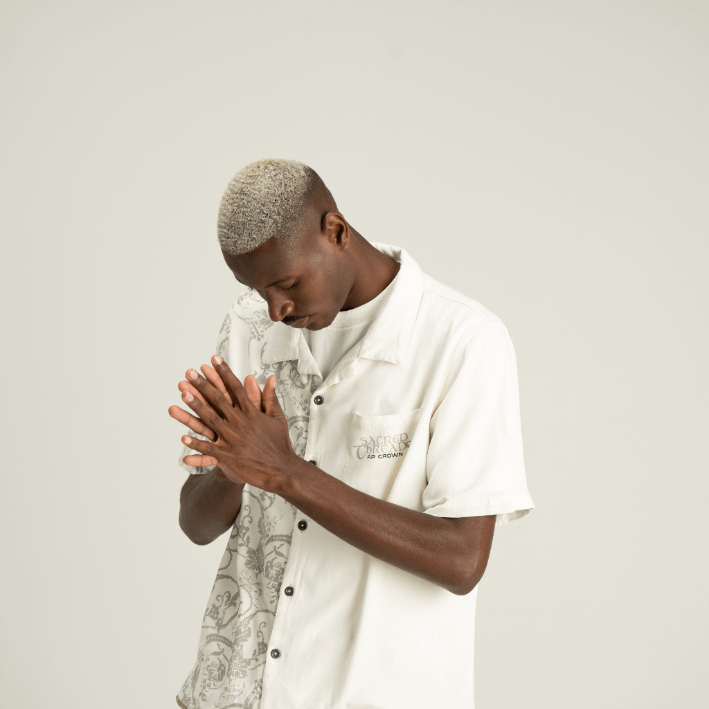 AP CROWN HILOS SAGRADOS KAEL CAMISA REGULAR BLANCA