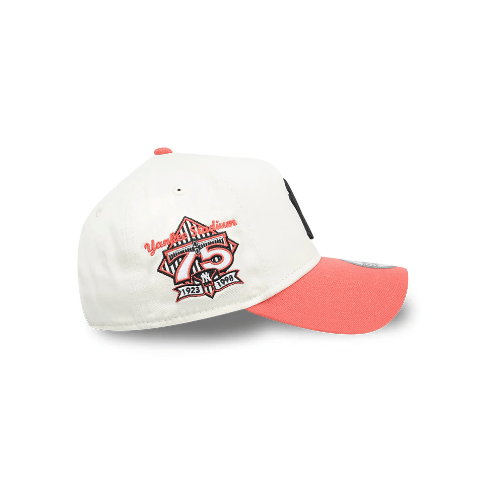 NEW ERA 9FORTY A-FRAME MLB NEW YORK YANKEES TONAL CHROME CORAL GORRA AJUSTABLE BLANCA