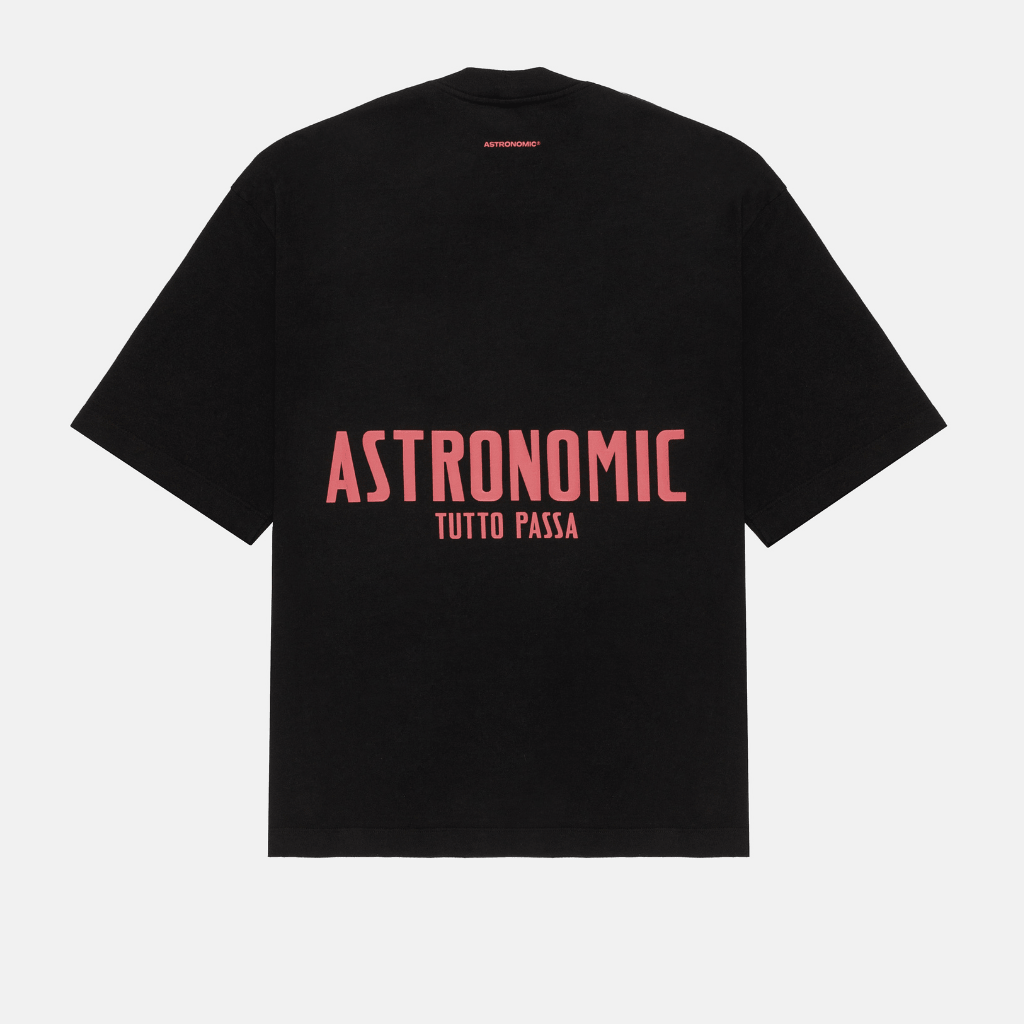 ASTRONOMIC ANDIAMO PIANO, MY FRIEND TUTTO PASSA CAMISETA OVERSIZED NEGRA