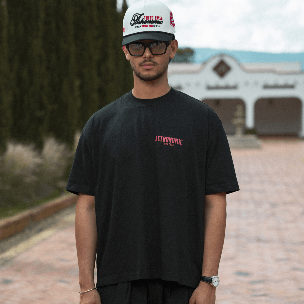 ASTRONOMIC ANDIAMO PIANO, MY FRIEND TUTTO PASSA CAMISETA OVERSIZED NEGRA