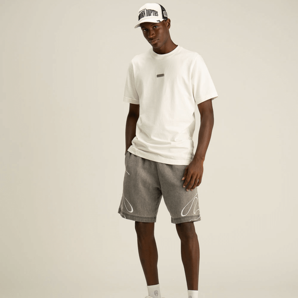 AP CROWN HIDDEN DEPTHS RIVER SHORT OVERSIZE GRIS
