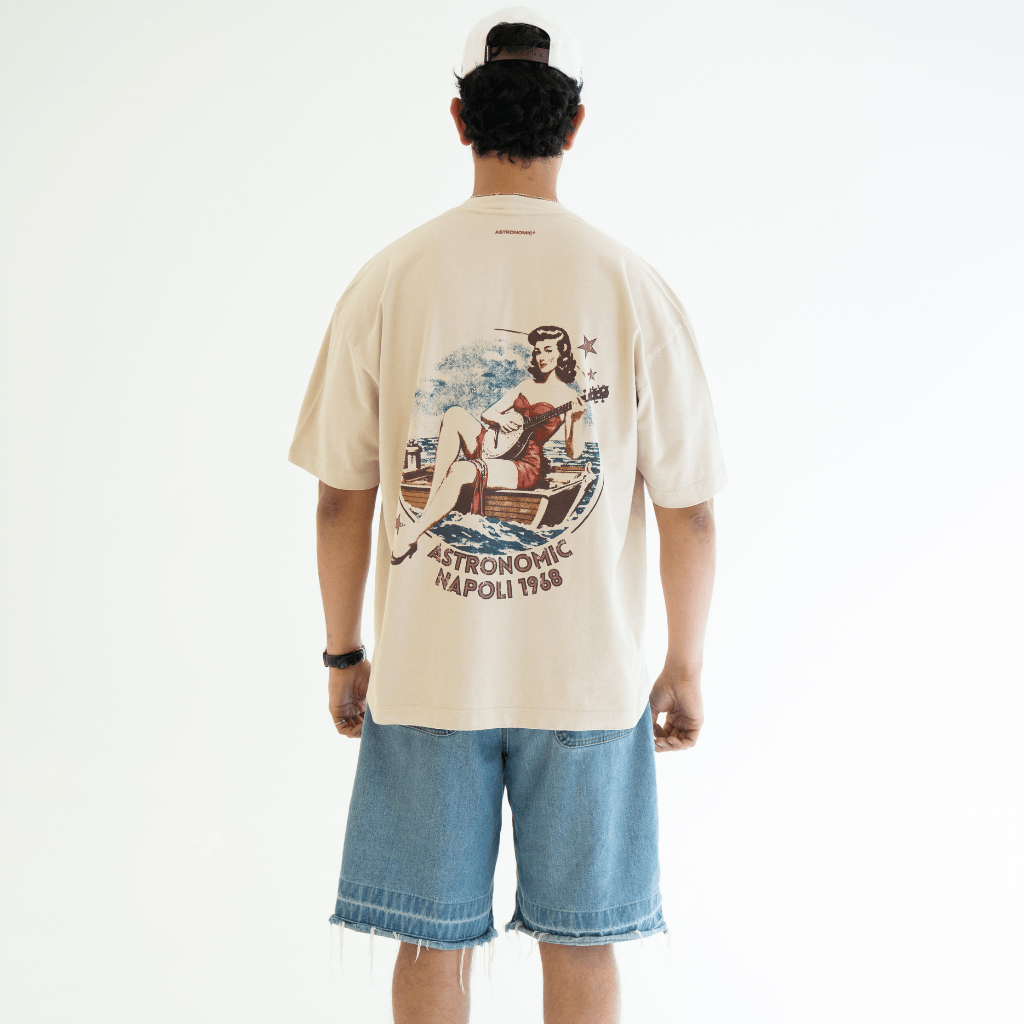 ASTRONOMIC ANDIAMO PIANO, MY FRIEND DONNA NAPOLETANA CAMISETA OVERSIZED BEIGE