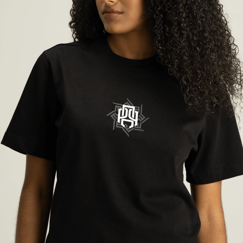 AP CROWN HILOS SAGRADOS RUMA CAMISETA REGULAR NEGRA